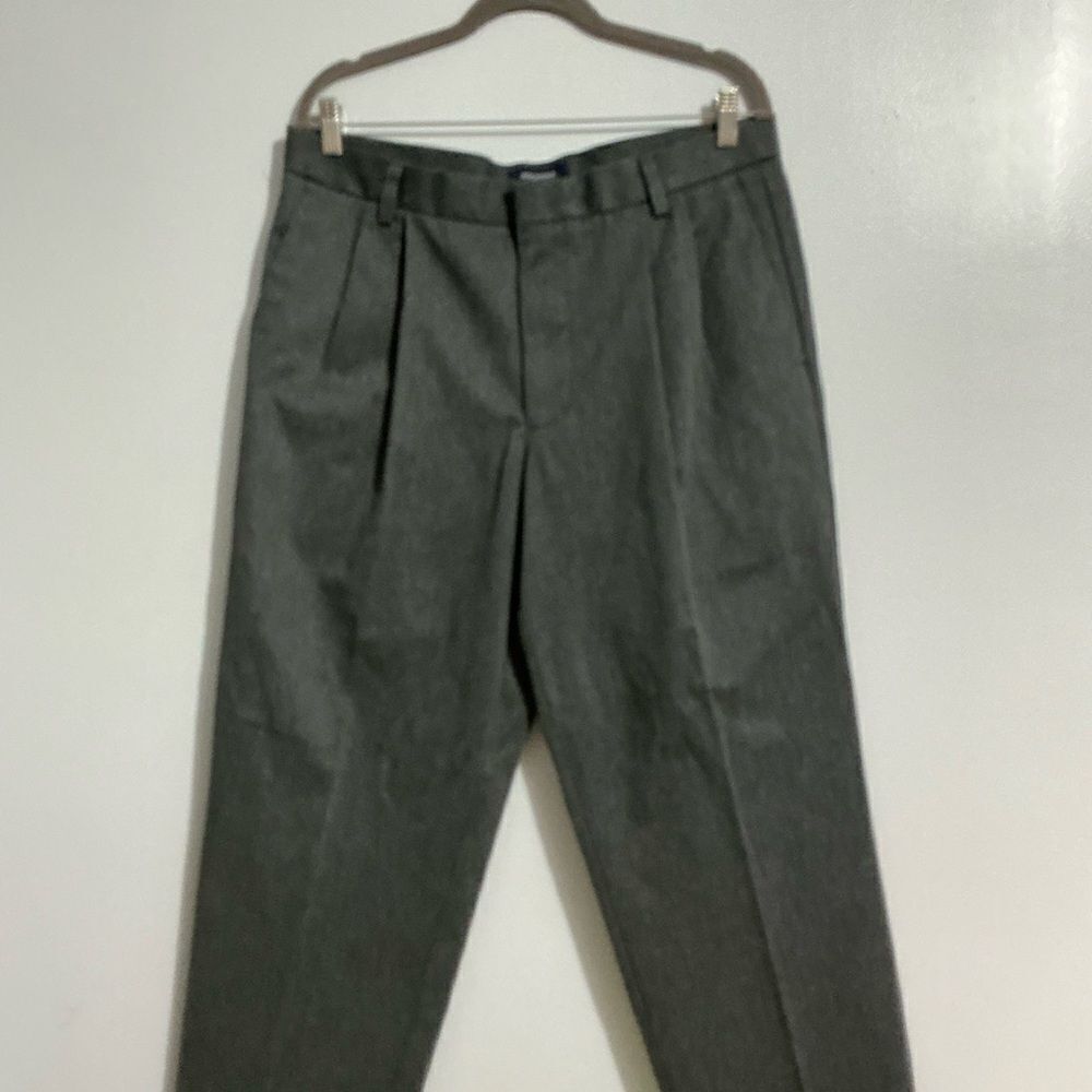 Dockers classic fit pleated Gray Pants W 36 L 34